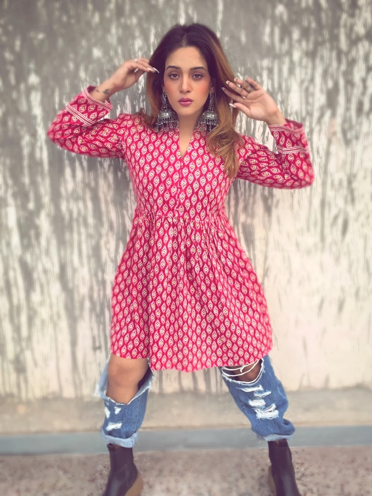 Rose Pink Sanagneri Print Top-4.webp